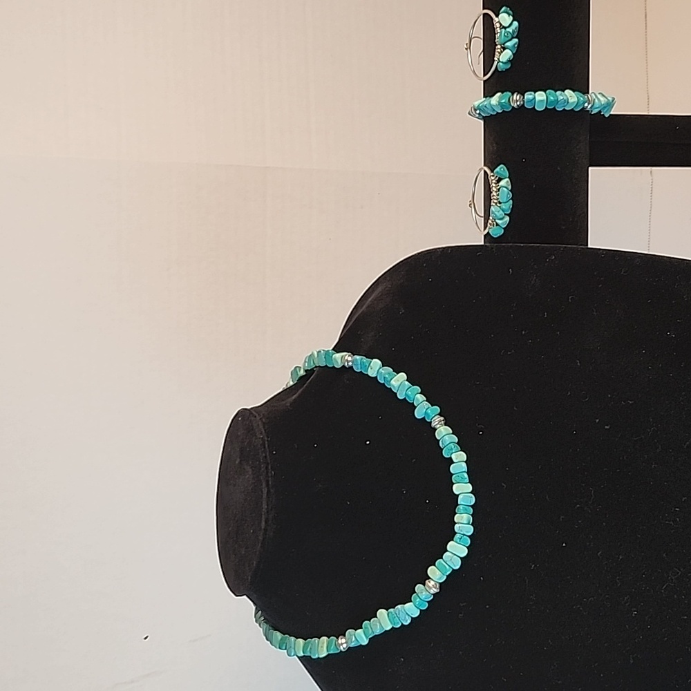 Turquoise colored stone necklace, bracelet & Earrings.